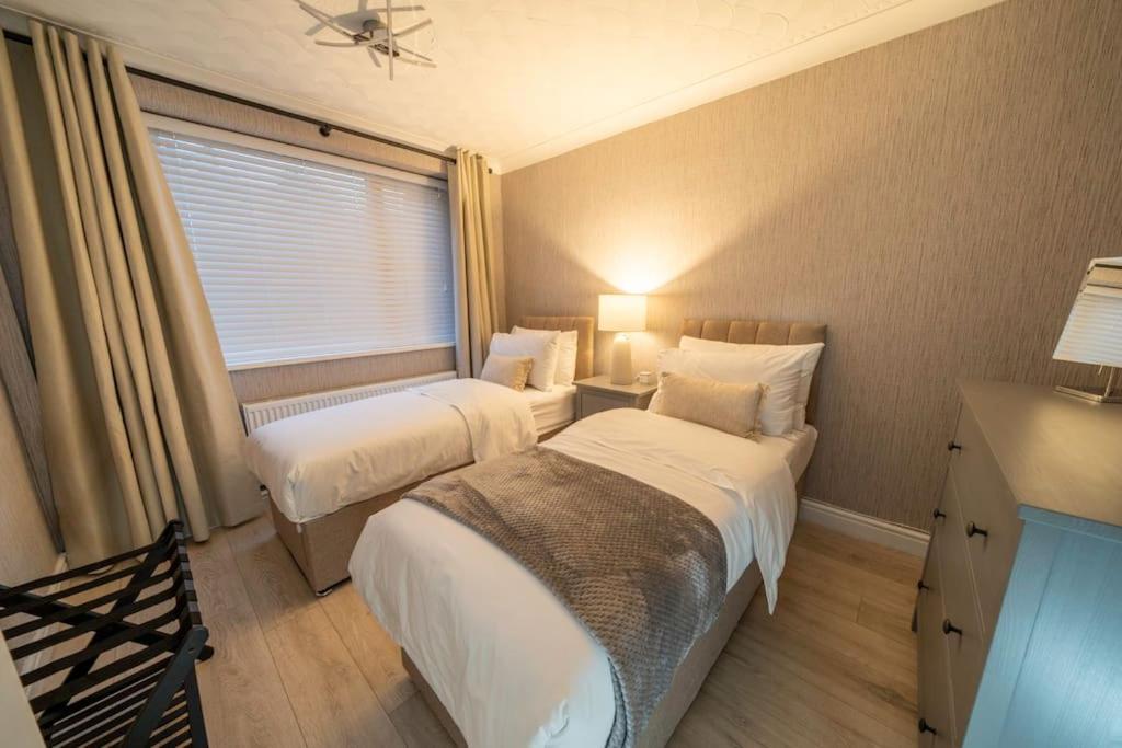 Entire Bungalow In Rawmarsh Экстерьер фото